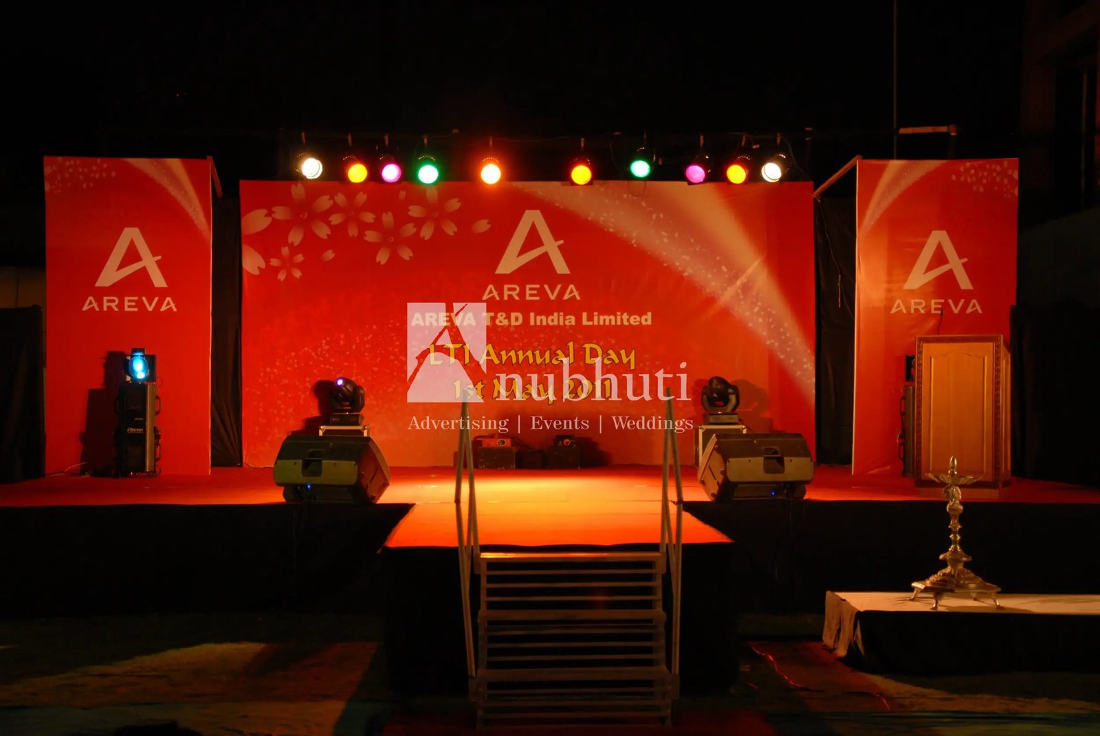 Man in suit speaking at podium with ITT logo on podium